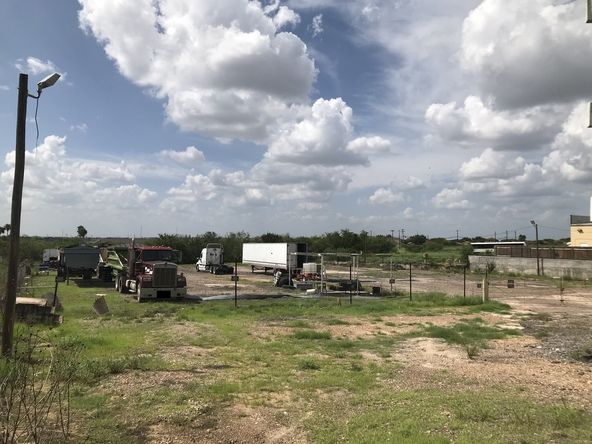 4002 S Zapata Hwy, Laredo, TX 78046